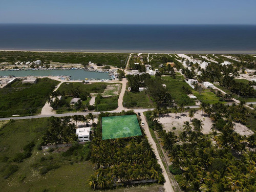 Terreno En Esquina A 200 Metros De La Orilla Del Mar En Venta En Telchac Puerto