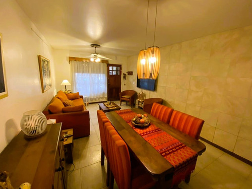 Triplex En Venta 5 Amb Con Cochera, Jardin, Pileta Y Parrilla / Permuta / Apto Credito