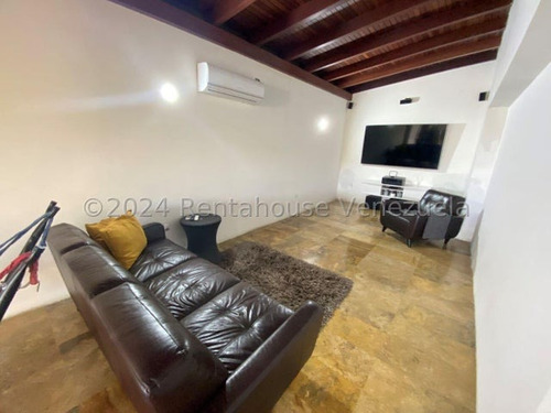 Venta De Imponente Casa Santa Paula