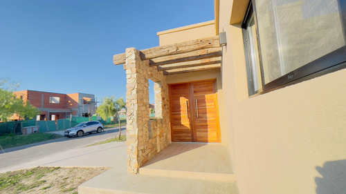 Imagen 3 de 30 de Casa 4 Ambientes Venta Santa Elena Pilar Del Este