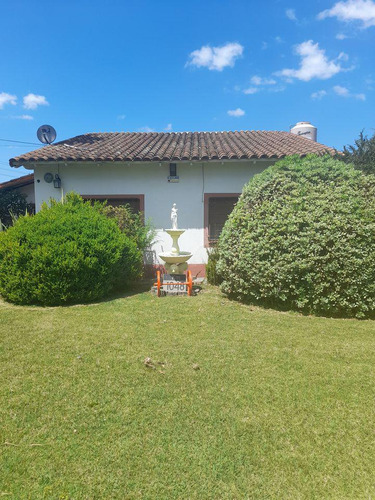 Casa En Venta - 3 Dormitorios 2 Baños - Cochera - 1.492mts2 - Paso Del Rey, Moreno