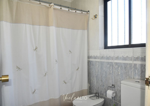 Casa En Venta De 4 Dorm. En Ñuñoa / Pasaje Abierto