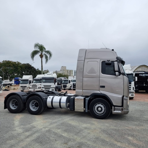 Imagem 14 de 25 de Caminhão Volvo Fh 460 6x4 2014 Globetrother Baixo Km Fh460