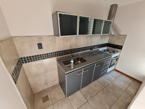 Entrada Independiente, Jardín En Esquina, Estar Comedor, Cocina, Dos Dormitorios, Equipado