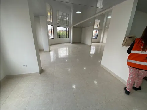 Local En Venta De 360 Metros, Barrio La Fraguita