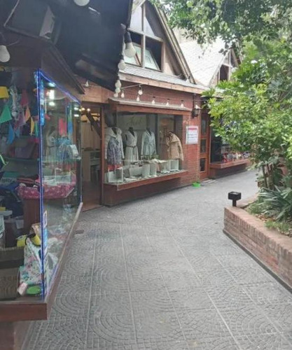 Local En Shopping Down Town
