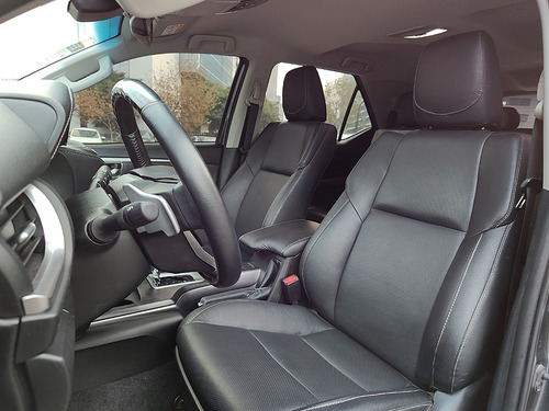 Imagen 14 de 20 de Toyota Hilux Sw4 2021 Srx 4x4 At 7 Asientos Abasto Motors