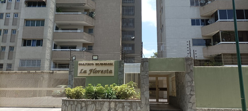 En Venta Excelente Apartamento En Altamira Sur Yep21