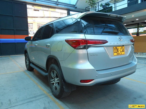 Imagen 4 de 25 de Toyota Fortuner 2018