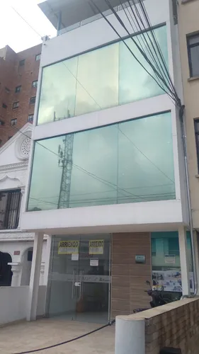 Oficina En Arriendo En Versalles. Cod A10077