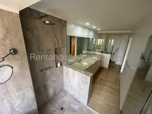 Venta De Amplio Apartamento Monterrey