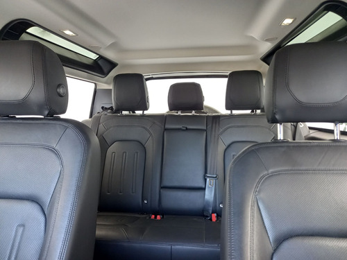 Land Rover Defender 2021