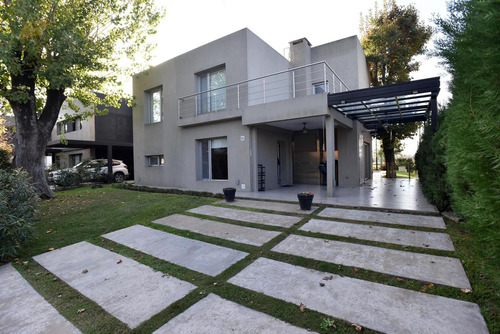 Casa En Venta De 3 Dormitorios Vista Al Golf En El Sosiego