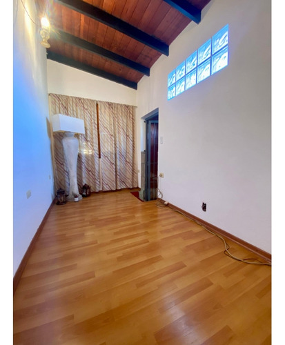 Latorre Prop. Vende Local C/ 2 Viviendas - Zona Hpc