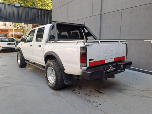Nissan NP300 2.5 Cabina Doble 133cv 4x2