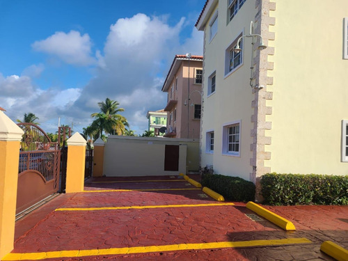 For Sale Apartamento En Bavaro Al Lado Plaza Bavaro City Center Segundo Nivel De 2 Habitaciones Rentado Para Inversion En 700 Usd