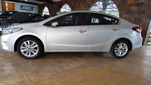 Imagen 2 de 15 de Kia Forte Sedan 2018 4p Ex, Tm6, Bl, Cmara Reversa 7, F.