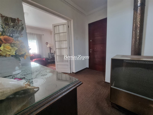 Casa En Venta De 3 Dorm. En Ñuñoa