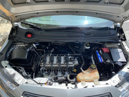 Imagem 8 de 9 de Chevrolet Onix 2018 Completo Único Dono