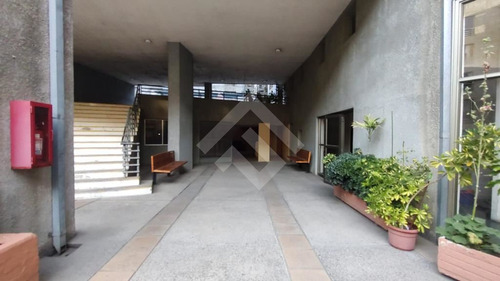 Depto En Venta De 2d Y Bodega Barrio Brasil En Santiago