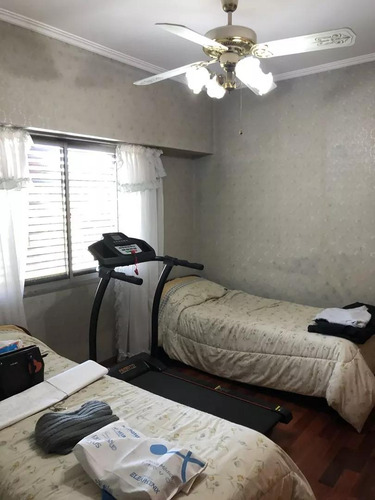 Casa En Venta - 4 Dormitorios 5 Baños - Cochera - 250mts2 - Lomas De Zamora