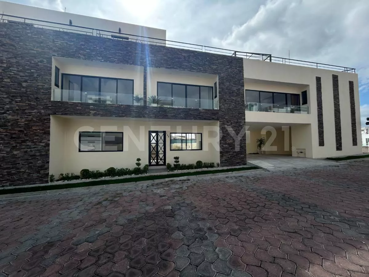 Casa En Venta En Lomas Del Valle, Puebla.