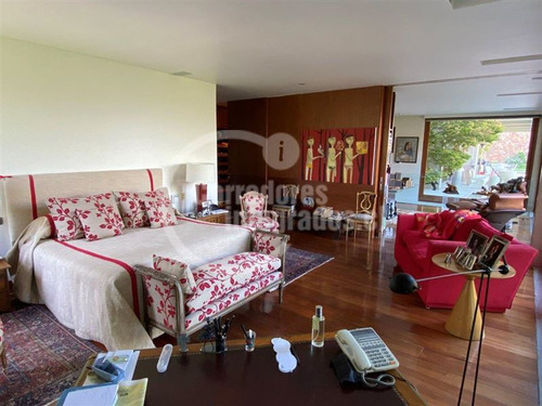 Casa En Arriendo De 5 Dorm. En Lo Barnechea