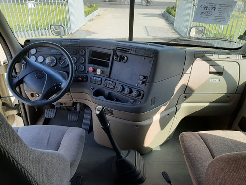 Imagen 5 de 14 de Tractocamion Cascadia 2013