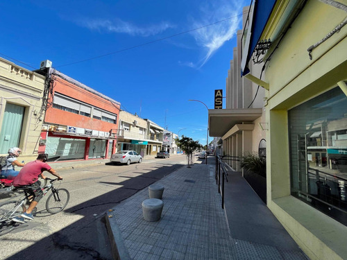 Imagen 28 de 30 de Alquiler De Hermosa Propiedad Horizontal, Con Espacios Muy Amplios En Pleno Centro, En La Avenida Principal $ 30.000