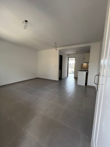 Imagen 4 de 11 de Departamento En Venta En José C Paz