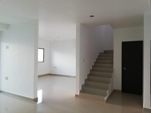 Imagen 2 de 22 de Lomas De La Rioja, Casa En Renta De 3 Recámaras
