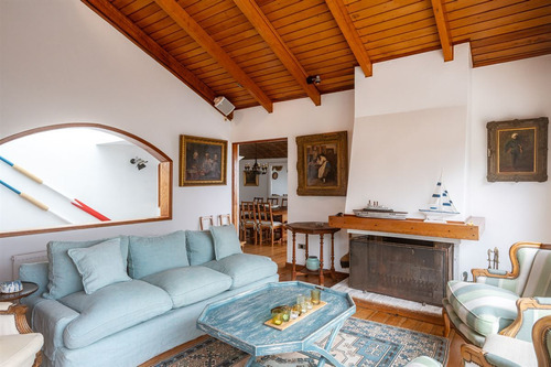 Casa En Un Sitio Único A Pasos De La Playa De Zapallar