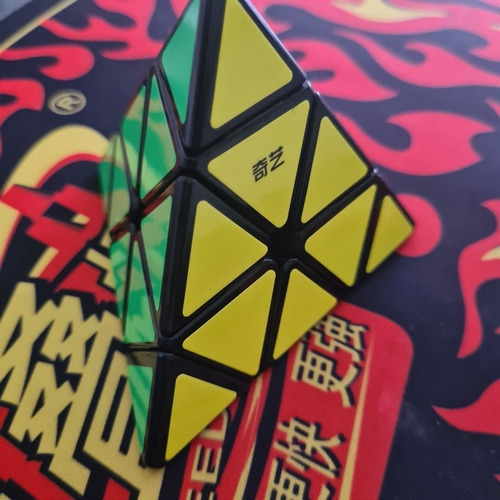 Pyraminx Qiyi Qiming Negra Rubik 3x3 Velocidad Alta Calidad