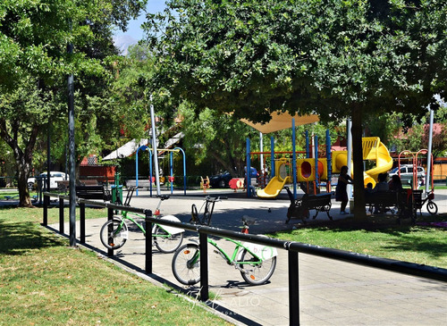 Depto. En Venta 3 Dormitorios Las Condes/ Impecable / Vista