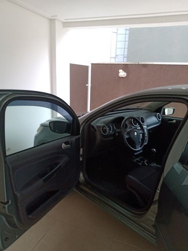 Imagem 4 de 7 de Volkswagen Voyage 2011 1.0 Vht Trend Total Flex 4p