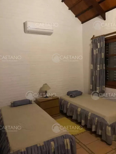 Hermosa Casa, Ubicada En Uno De Las Mejores Zonas Del Balneario!