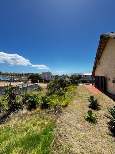 Oportunidad Única Para Inversores Casa A Reciclar Con Vista Al Mar En Zona Top De Punta Del Diablo