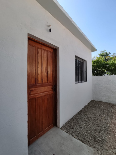 A Estrenar, Hermosa Casa En Alquiler, 2 Dormitorios.