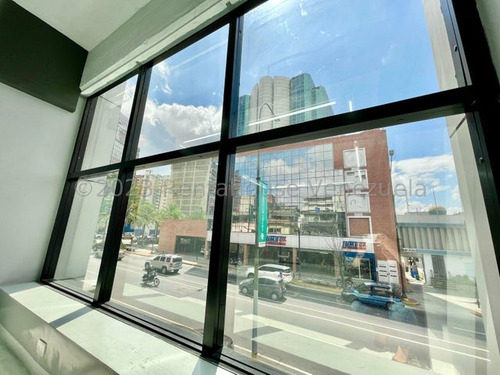 Se Alquila Hermoso Edificio Comercial Ubicado A Pie De Calle En Chacao
