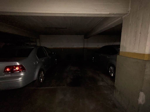 Acceso Por Portón Automático, Excelente Ubicación