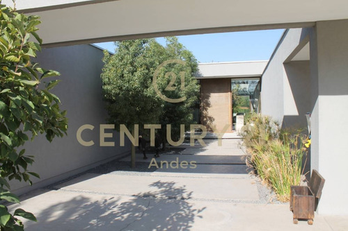 Imagen 2 de 30 de Venta De Casa Exclusiva - Chicureo