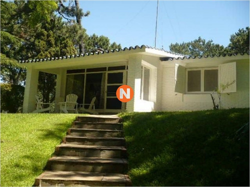 Casa En Venta Y Alquiler, Cantegril, Punta Del Este, 4 Dormitorios.- Ref: 207382