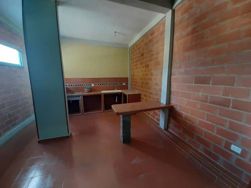 Imagen 7 de 19 de Frances Mijares Vende Edificio Comercial En La Candelaria 146616 04144990395
