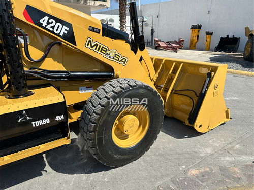 Retroexcavadora 420f 2014