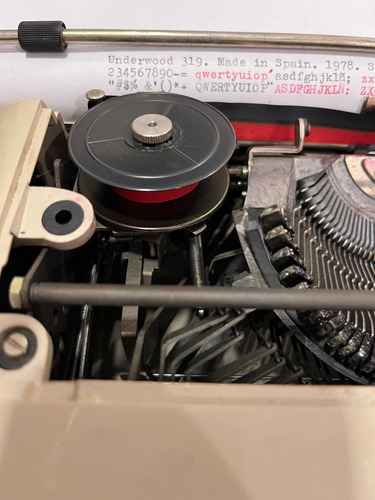 Underwood 319 Maquina De Escribir. España. Pica (Usado)