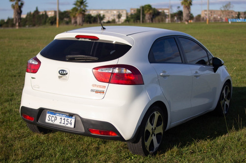 Kia Rio Hb 2015 Con Multimedia Android