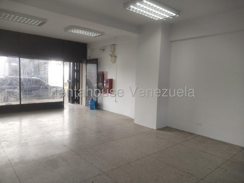 Hermoso Local Comercial Listo Para Llevar A Cabo La Actividad Comercial De Tu Preferencia, Av. Lara, Diagonal A Motos Bera. Consta De 157 M2 70 M2 Planta Baja. 87 M2 Planta Mezzanina. Dos Baños
