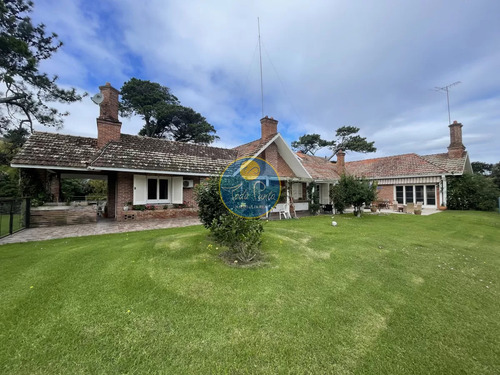 Venta Magnifica Casa, 5 Dormitorios, Golf, Punta Del Este