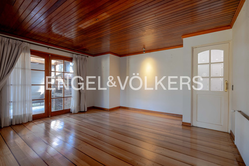 Casa Chilena Con Cancha De Tenis En Lonquén Norte