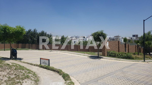 Venta De Terreno En Parque Malta